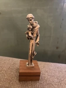 Peltro Pewter Figurine of Mother Child Mary Baby Flowers Cesellato A Mano Italy - Picture 1 of 5