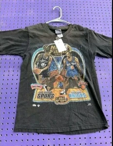 Vintage 1999 NBA Finals Pro Player Tee Knicks Spurs Duncan Spreewell Small - Picture 1 of 3