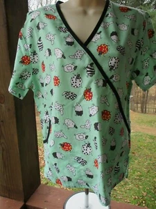 Liana Uniforms Brand SCRUB TOP Size X S- Light Green Background Sheep Pattern - Picture 1 of 4