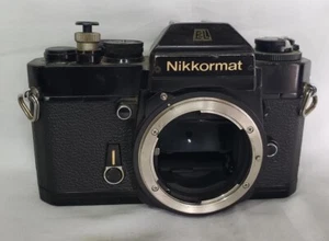 Cuerpo de cámara fotográfica Nikon Nikkormat EL negro 35 mm para piezas - Imagen 1 de 4
