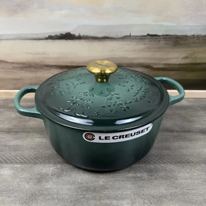 Le Creuset Cast Iron Christmas Tree Round Cocotte 4 1/2 qt Artichaut Scuffed - Picture 1 of 21