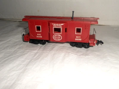 Marx  HO Scale  New York Central Bay Window Caboose #20298 - Image 1 of 4