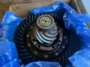 DANA Spicer International RA472 Front Carrier Differential Assembly - Picture 1 of 11