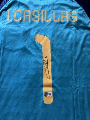 Camiseta Adidas Espanha Assinada Iker Casillas - Certificada Beckett - Imagem 1 de 4
