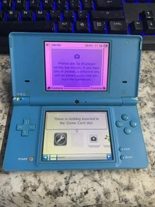 Nintendo DSi Console Portatile Blu Chiaro Sistema di Gioco - Foto 1 di 4