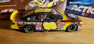 2001 Dale Jarrett UPS Want To Race The Truck 1/24 Action RCCA CWB NASCAR t630 - Picture 1 of 9