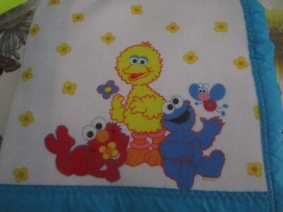 COBERTOR DE BEBÊ VINTAGE PERFEITO ESTADO RUA GERGELIM ACABAMENTO ACETINADO 35 X 46 PÁSSARO GRANDE - Imagem 1 de 3