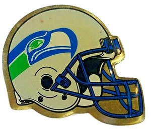 Casco de metal vintage Seattle Seahawks pin ace 1990 NFL 1 1⁄4"" de ancho - Imagen 1 de 3