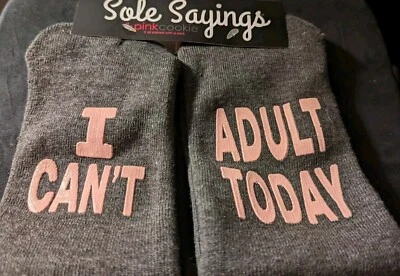 😭I Can't Adult Today Rosa Suela Galleta Dichos Novedad Calcetines Crew Mujer M 4-10 Foto 1 de 4