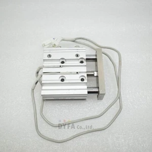 Cilindro guida compatto SMC usato MGPM16-20Z-M9N CYL-GUD-I-488=4P21 - Foto 1 di 16