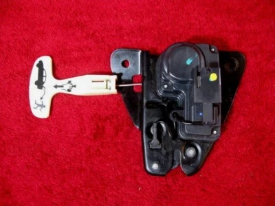 CHRYSLER 200 2011-2014 TAPA MALETERO PESTILLO BLOQUEO ELÉCTRICO ACTUADOR OEM Foto 1 de 4