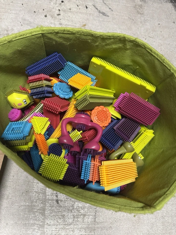 Lot Of 95+ Battat Bristle Block Stem Building Blocks Interlocking Parts Clean - Image 1 of 1
