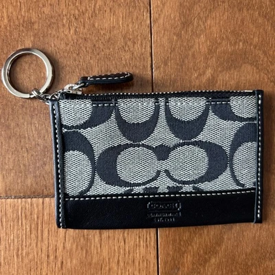Llavero Coach Mini Skinny ID tarjetero artículos de cuero negro Foto 1 de 4
