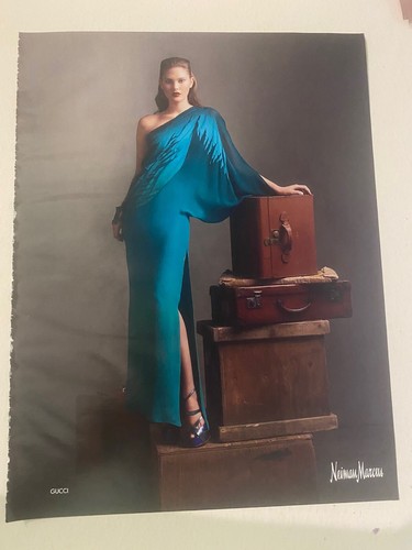 Gucci Per Neiman Marcus Fashion Magazine Foto Editoriale: Abito Blu Teal