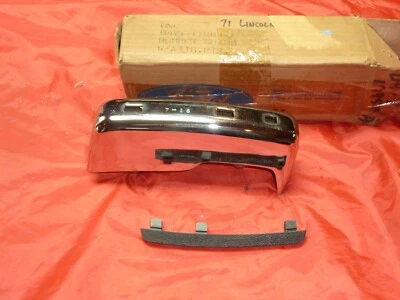 Protector de parachoques trasero derecho Lincoln Continental 1974 con almohadilla y pernos NOS Foto 1 de 4