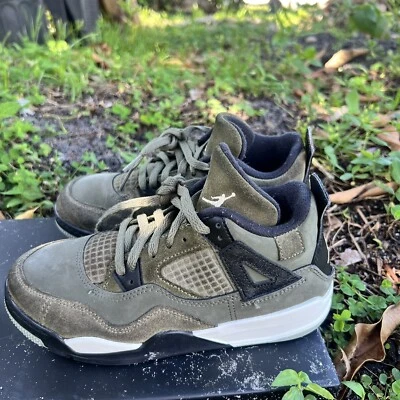 NIKE | Niños 2.5Y | Air Jordan 4 Retro SE Artesanal Medio Oliva Zapatos FB9929-200 Foto 1 de 4
