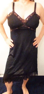 50er Jahre WUNDERSCHÖNER LAROS SCHWARZ SEXY SATIN NYLON SPITZE OPERNFALTEN FULL SLIP 38 EVC - Bild 1 von 6