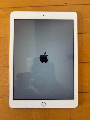 Authentic vintage apple mac ipad A1822 unlocked useable mid condition - Image 1 of 4