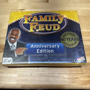 Family Feud 40th Anniversary Edition di Endless Games - Steve Harvey - Nuovo Sigillato - Foto 1 di 3