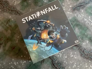 STATIONFALL gioco da tavolo di Ion Game Design nuovo sigillato NIS Matt Eklund - Foto 1 di 2