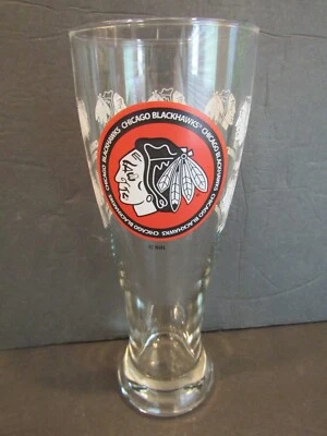 Vaso de cerveza CHICAGO BLACKHAWKS alto 8" Pilsner con logotipo de halcón esmerilado Foto 1 de 4