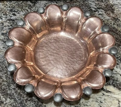 Rare Serge NEKRASSOFF Handwrought MCM Arts & Crafts Copper Flower Petal Bowl - Image 1 of 4