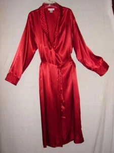 Vintage Bali Studio roter Morgenmantel großer gesteppter Kragen und Manschetten mit seidigem Gefühl - Bild 1 von 5