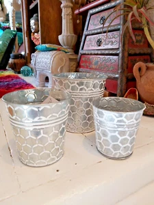 SET OF THREE IRON ROUND PLANTERS IN A HONEY DESIGN - Picture 1 of 9