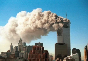 9/11 ATAQUE TERRORISTA EN EDIFICIO TORRES GEMELAS - 4x6 Postal Impresa Brillante - Imagen 1 de 5