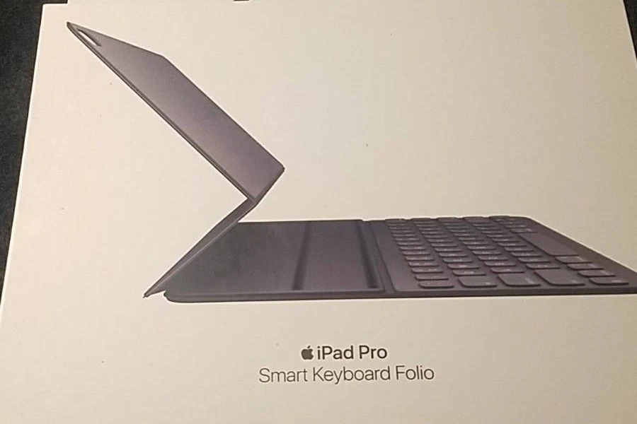 Apple Smart Keyboard Folio Case for 12.9-inch iPad Pro (3rd Generation) NEW - Image 1 of 1