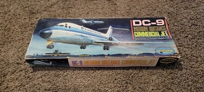 Aurora 1:72 DC-9 TWA Medium Distance Commercial Jet Model Kit  356-198 - Image 1 of 4