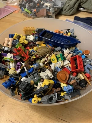 Lote de minifigura LEGO de 2 libras piezas y vehículos retirados Foto 1 de 2