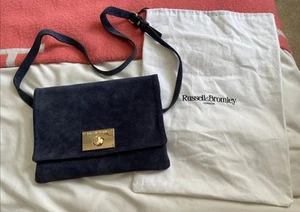 Russell & Bromley Navy Suede Vibe Soft Clutch Tasche, mit Gurt und Staubbeutel - Bild 1 von 3