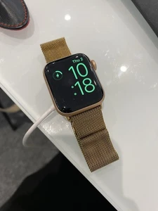 Apple Watch SE Gen 2 - Picture 1 of 1