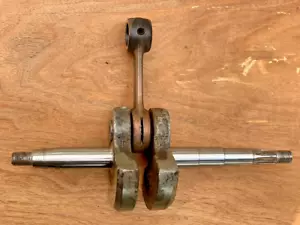 Pioneer Poulan Chainsaw P50 P51 P52 P60 P61 P62 Crankshaft Crank Shaft 475422 - Picture 1 of 9
