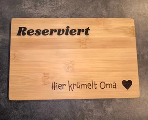 Brettchen mit Gravur: Hier krümelt Oma , WUNSCHGRAVUR möglich - Bild 1 von 2