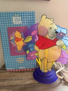 Lampada Disney Winnie the Pooh "Un amico come Pooh" 2000 Tri-Coastal funzionante con scatola - Foto 1 di 20