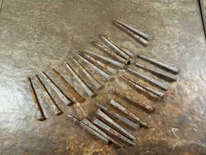 Antique - Raisin Head Square Nails 2.5" - Set (25) - Antique Estate Salvage - Picture 1 of 5