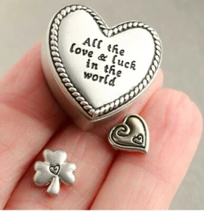 Doll House Accessories - 1 Heart Charm Box all the luck and love in the world - Picture 1 of 2