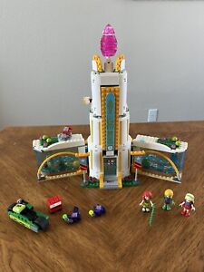 Lego DC Friends Super Hero High School (41232) 99% Complete.  All Mini Figs Incl