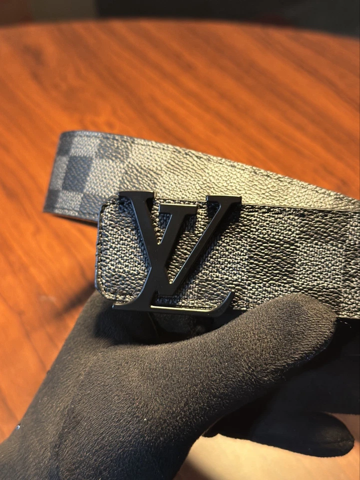 Cinturón Louis Vuitton LV Initiales Damier Grafito (M9821S) - Talla 125 - Auténtico Foto 1 de 4
