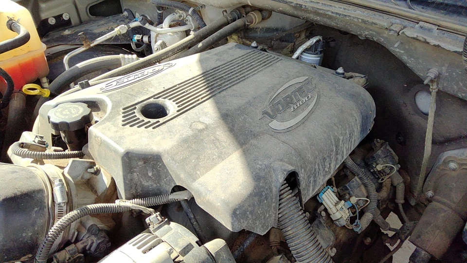 2002 Sierra 2500 Hd 发动机盖顶塑料护罩 Oem 8.1 升 — 第 1/4 张图片