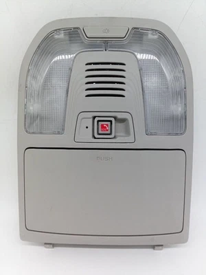 LUZ DE CORTESÍA ISUZU D-MAX CON SOPORTE PARA GAFAS DE SOL MK2 2012-2021 Foto 1 de 4