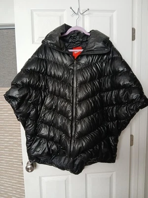 CHAQUETA PONCHO MUJER NIKE CASCADE DOWN 550 PUFFER NEGRA 651592-010 Talla L Foto 1 de 4