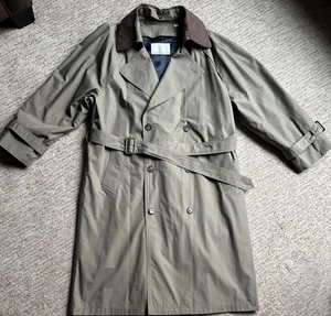 Gabardina London Fog forrada de doble botonadura para hombre 40 cuello corto caqui usada en excelente estado - Imagen 1 de 8