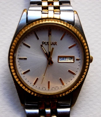 Reloj pulsera de dos tonos Pulsar by Seiko de colección para hombre con pantalla de fecha día V733-X066 Foto 1 de 4