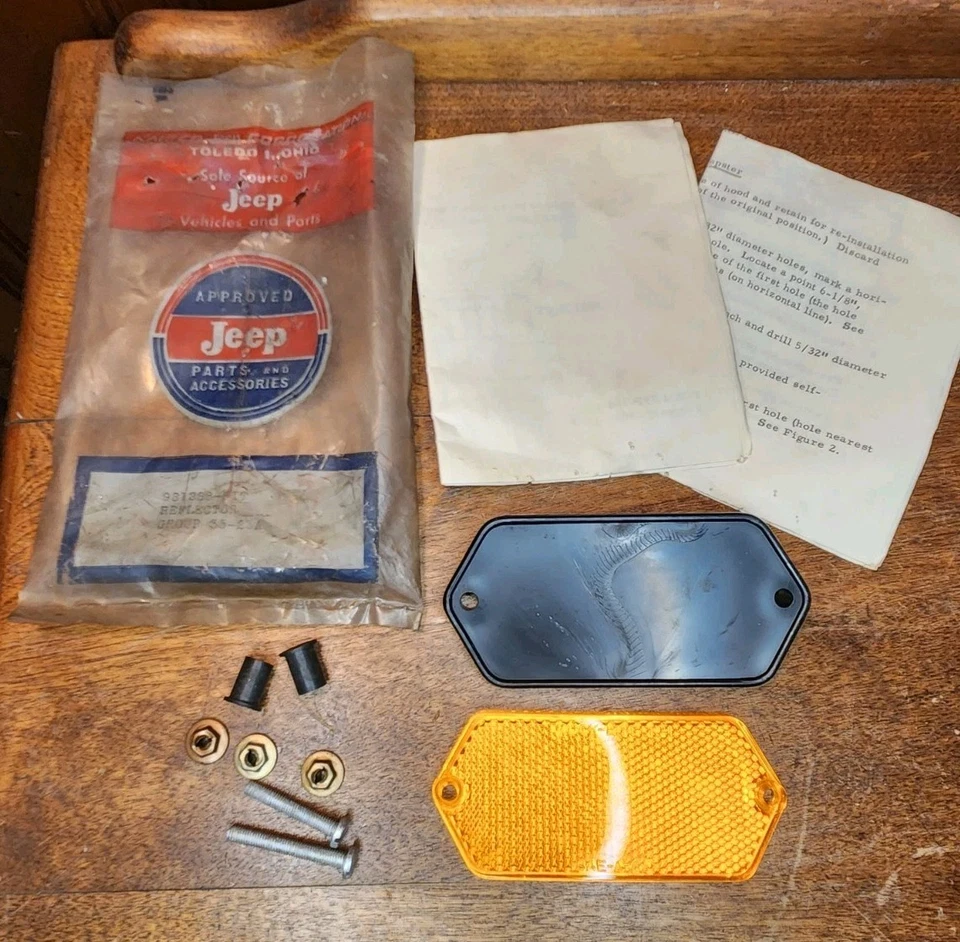 NOS Kaiser Jeep 981288 Front Hood Marker Lens Jeepster Reflector 35-23A - Image 1 of 4