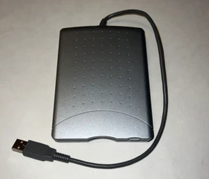 Fujitsu FPCFDD12 USB Floppy Disk Drive 1.44MB 3.5" - Picture 1 of 5