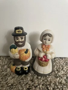 Vtg Midwest Importers Pilgram Man and Women Salt & Pepper Shakers Thanksgiving - Picture 1 of 6