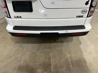 10-16 CUBIERTA PARACHOQUES INFERIOR TRASERO LAND ROVER LR4 CON ASISTENCIA DE ESTACIONAMIENTO FUJI PINTURA BLANCA 867 Foto 1 de 4
